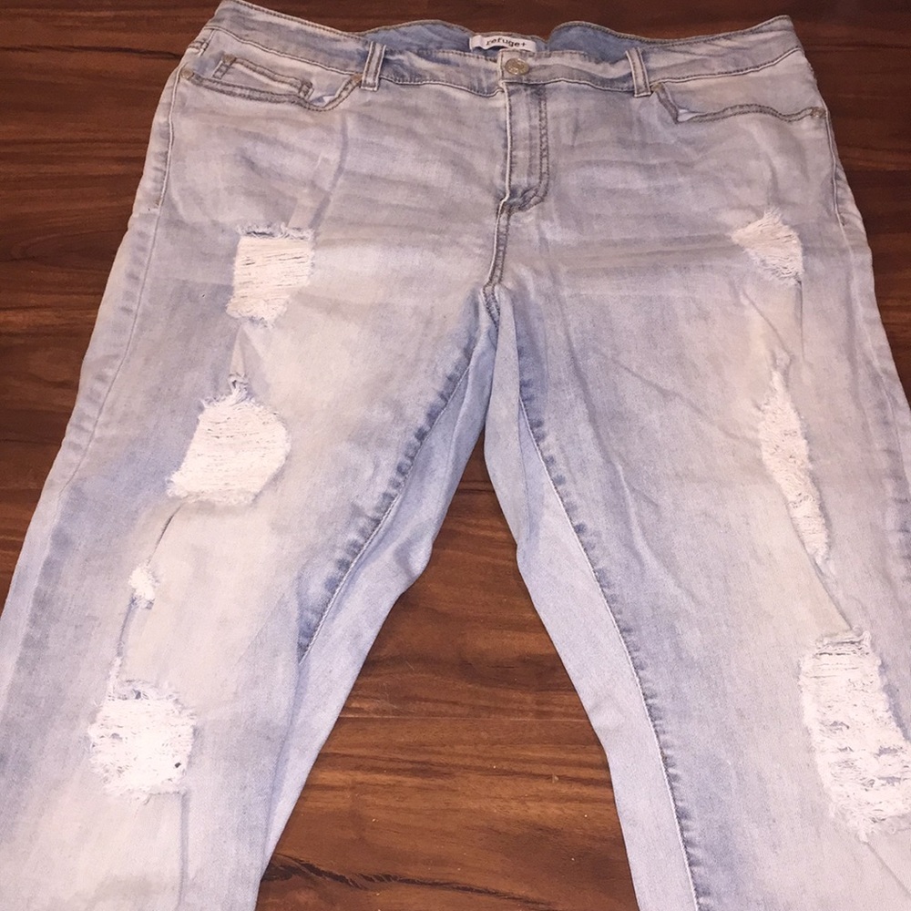 Ripped light blue jeans